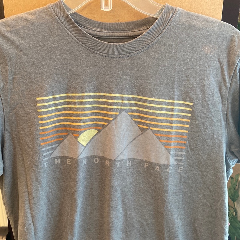 S The North Face gray tshirt with sunrise mountains graphic unisex